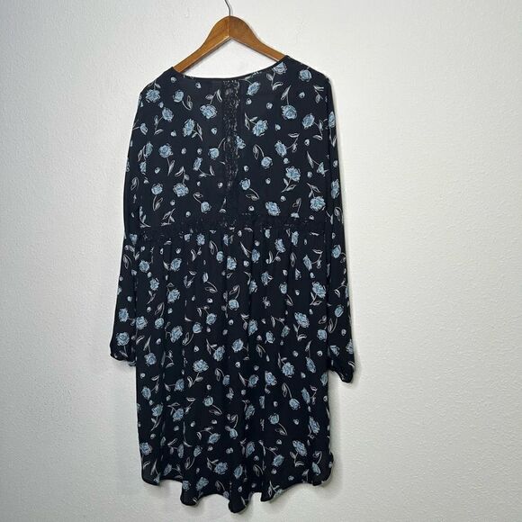 Torrid Women’s Blue Floral V Neck Hi Low Tunic Top Size 2 (2X) - Picture 8 of 8